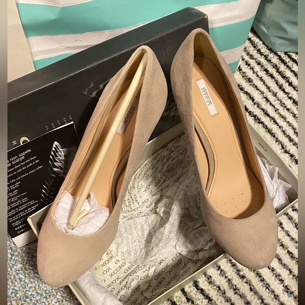 GEOX mariec goat suede heels, beige, sz 38. New in box.